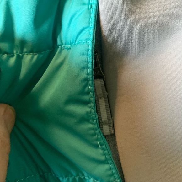 Columbia water resistant vest XS/TP Fit size 6 to 8 (44 to 51 pounds) - Picture 3 of 5